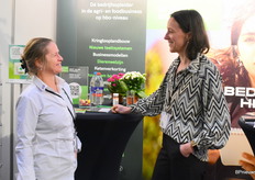 Anouk van Rossum (right) engaged in conversation with an interested party. Anouk is responsible for business development at Has Hogeschool to promote their courses and training.